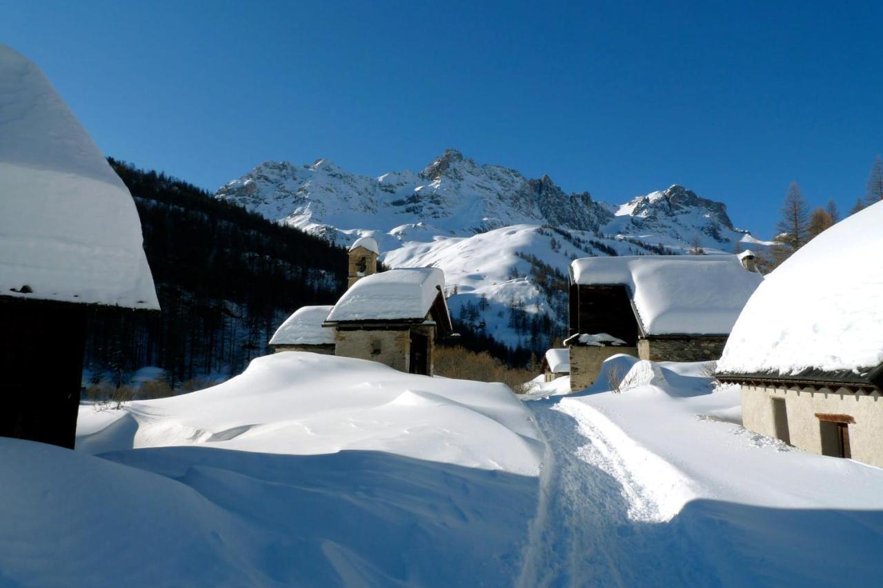 Le Leyrier Hameau Des Chazals Nevache Hautes Alpes Zewnętrze zdjęcie